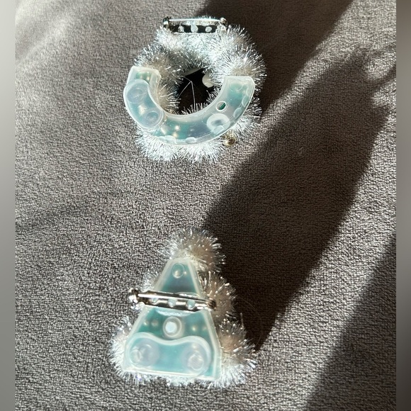 Vintage Christmas Tree and Wreath Brooch - Picture 3 of 4